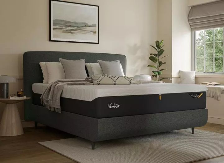 TEMPUR Pro Air SmartCool™ Luxe Medium Firm Mattress with bed