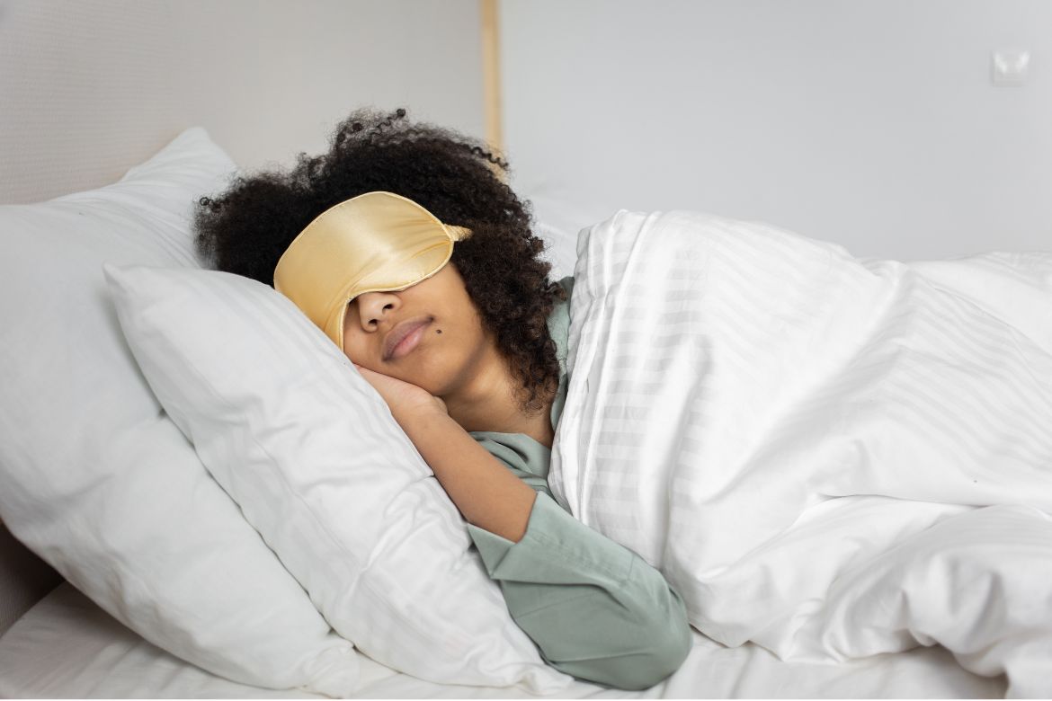 Side sleeper sleeping on a deep mattress